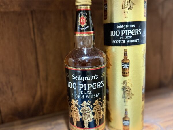 Seagram's 100 Pipers De Luxe Scotch Whisky